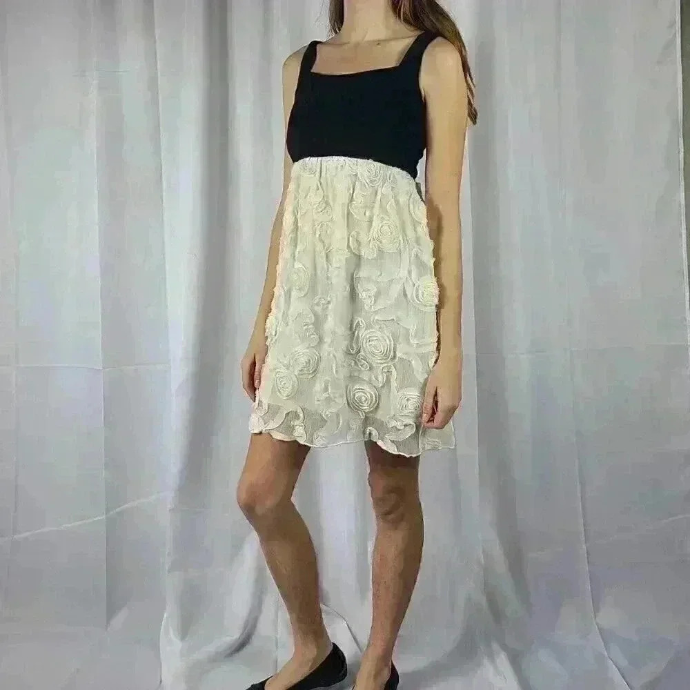 En Focus Rose Embroidered Black & White Sleeveless Mini Dress - Picture 4 of 4